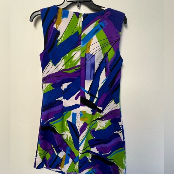 SCARLETT COLORFUL SLEEVELESS DRESS. SIZE 6. Has two front pockets. - Picture 4 of 8